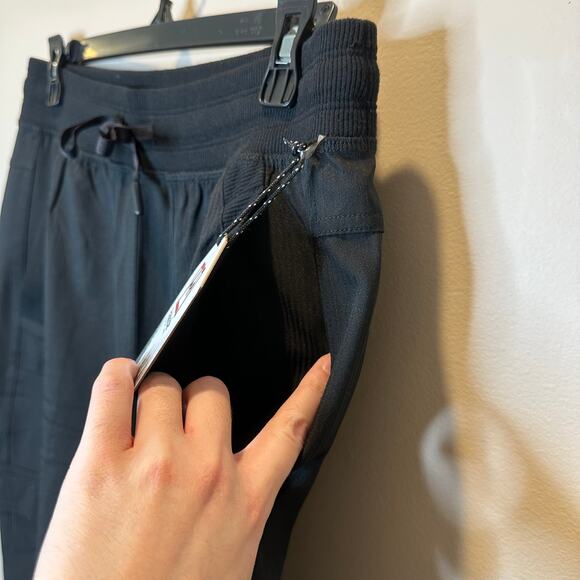 NWT Avalanche Valley Cargo Capri Pants Womens Small Black High Waisted Pockets - Picture 6 of 12